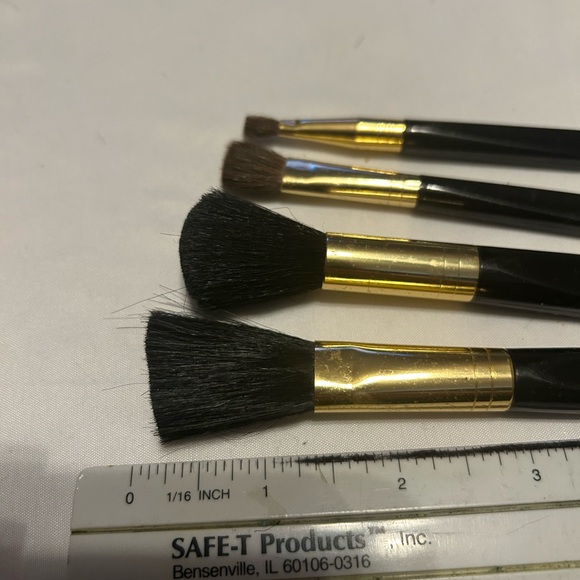 Cosmetic Makeup Brush Set of 4 Assorted Size Black Handles W/gold New See Size - Picture 5 of 11